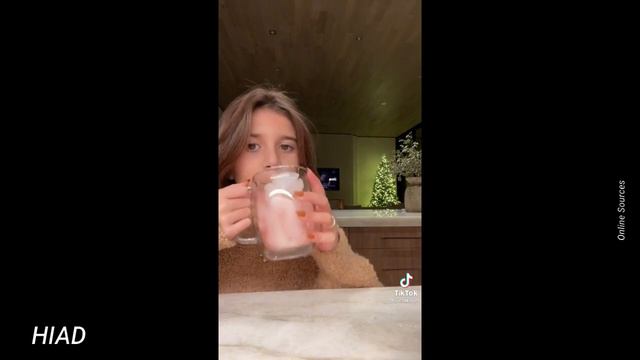Kourtney Kardashian slammed over 9-year-old daughter Penelope’s fake nails смотреть онлайн
