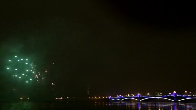 Новогодний салют в Санкт Петербурге 31.12.2016 смотреть онлайн