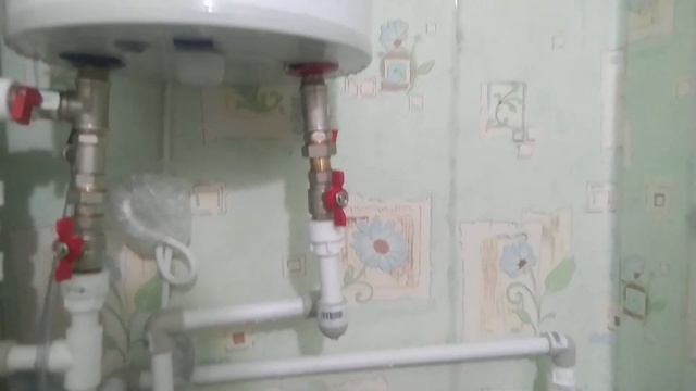 накопительный бойлер дома с использованием емкости бака для хранения холодной воды смотреть онлайн