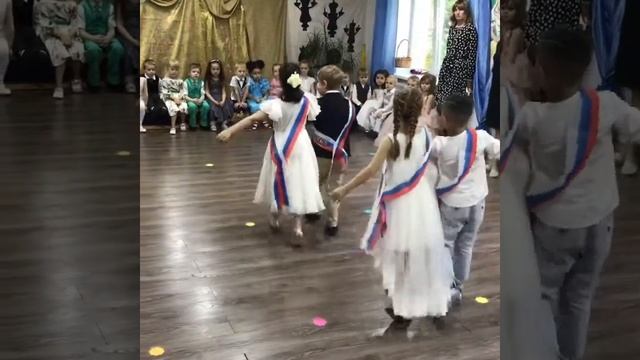 Выпускной в частном детском саду смотреть онлайн