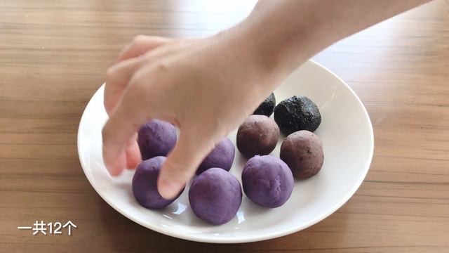 私房火爆月饼-蛋月烧，蛋糕和曲奇口感的饼皮，一口下去松松软软！ смотреть онлайн