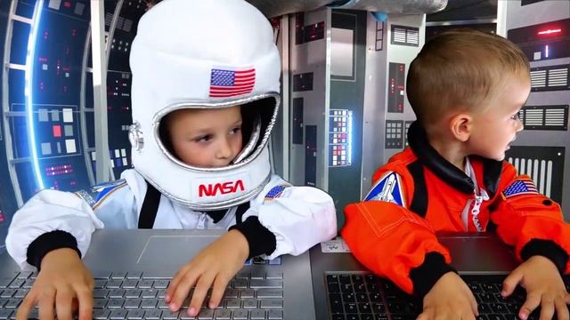 BAD BABY FIDGET SPINNER - SPACE ADVENTURE!!! Family Fun Toys for Kids смотреть онлайн