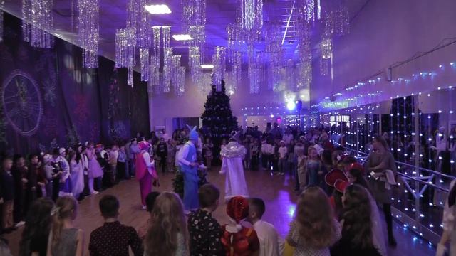 Детская игровая театрализованная новогодняя программа "Новый год со Смешариками" смотреть онлайн