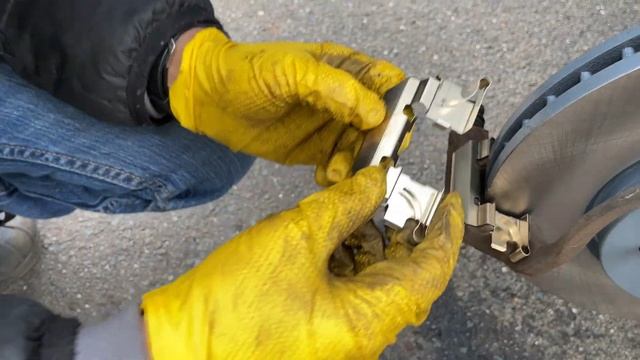 How To Remove & Replace Front Brake Pads On Honda CRV 2011-2016 4th Gen | DIY Auto Repair By Aiman смотреть онлайн