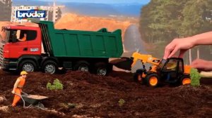 Погрузчик колёсный Cat Telehandler с телескопическим ковшом Bruder 02141