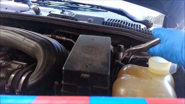 "Coolant Surge Tank Replacement" 2007 Saturn Vue смотреть онлайн