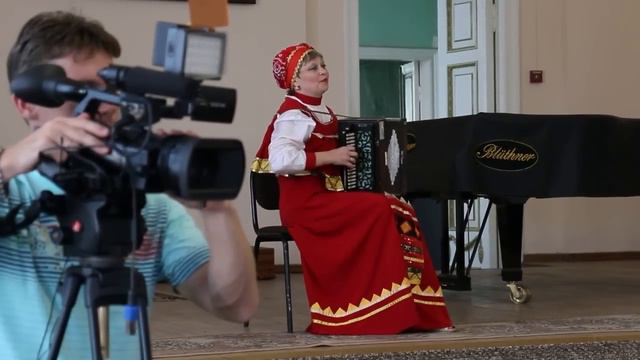 Любовь Хрипунова - елецкая рояльная гармонь смотреть онлайн