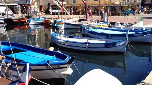 Gorgeous harbour of Sanary-Sur-Mer, France смотреть онлайн