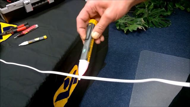 Fluke berührungsloser Spannungsprüfer Spannungstester VoltAlert 1ACII 1AC2 Phasenpruefung Leitungsu смотреть онлайн