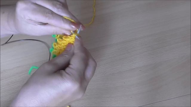 Желтенькие туфельки, связанные спицами. смотреть онлайн