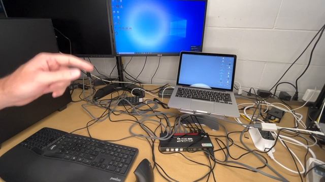 Basicolor 4 Port KVM Switch смотреть онлайн