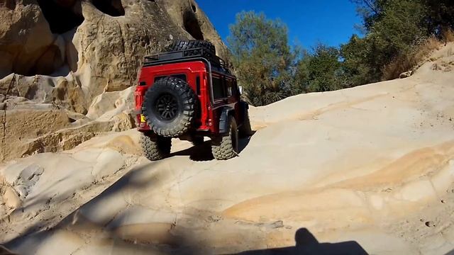 Traxxas TRX 4 Ford Bronco & Land Rover Defender RC Rock Crawling смотреть онлайн