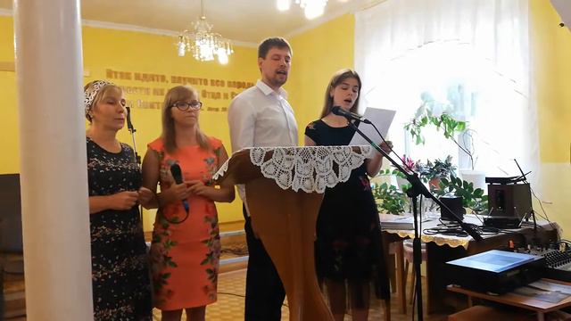Семья Винниченко и Редько поздравляет крещаемых с исполнением Завета Господнего смотреть онлайн