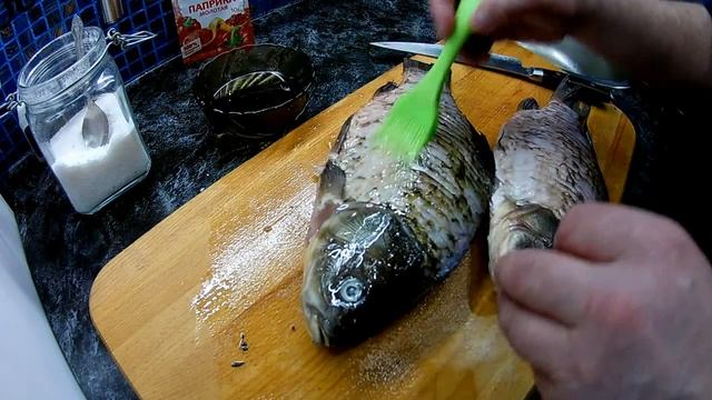Караси жареные в духовке смотреть онлайн
