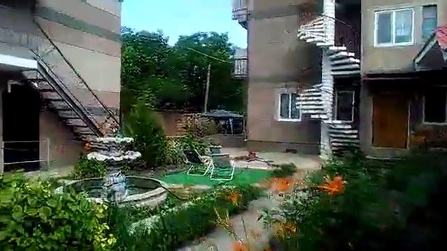 Крым, пгт Николаевка, ул Морская, 21а ; Уютный дворик в Гостевом доме