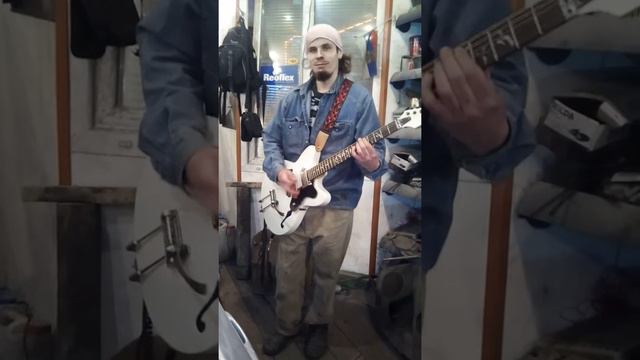 Мастеровая гитара от В.В.В. смотреть онлайн