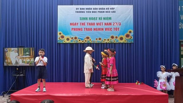 Tiết mục kể chuyện" Chiếc vòng bạc" (HS Khối lớp 1 - Hội thi Kể chuyện Bác Hồ) смотреть онлайн