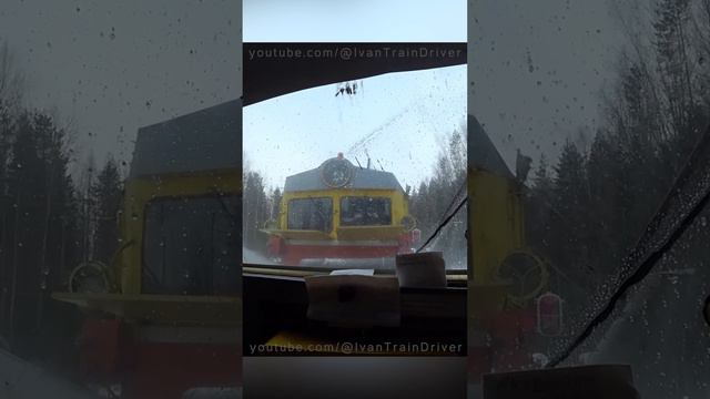 Едем со снегоочистителем СДПМ на тепловозе 2М62 смотреть онлайн