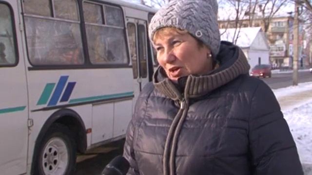 Тротуары Белогорка посыпают отсевом