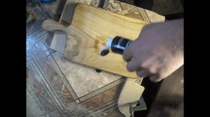 Дубовая разделочная доска на подставке