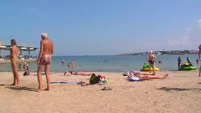 красная как рак. Загар пристает быстрее к новичкам!!! КРЫМ Севастополь 2012 смотреть онлайн
