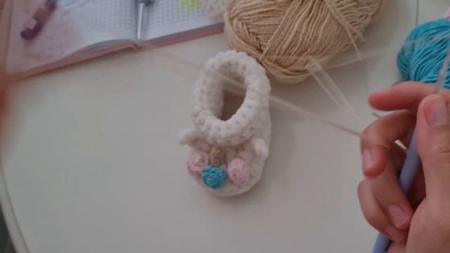 Пинетки для новорожденного, из плюшевой пряжи/Пинетки единорожки/Пинетки крючком смотреть онлайн