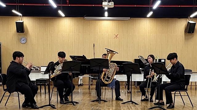 Vivaldi: Concerto in F major 1st mov. - Um brass Quintet смотреть онлайн