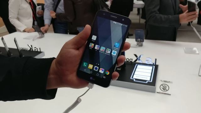 Hands On LG X Power 2 - MWC 2017 смотреть онлайн