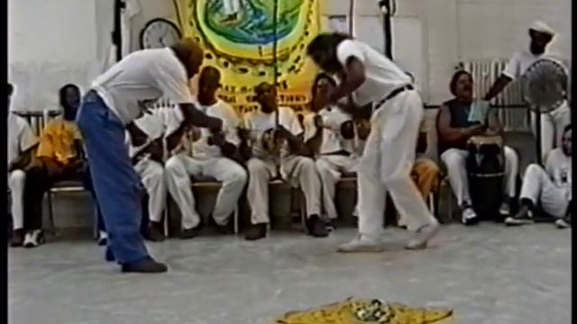 Capoeira Angola - Mestres Joao Grande & Joao Pequenho - O Pulo Do Gato смотреть онлайн