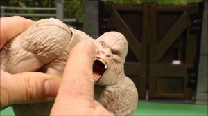 Rampage The Movie Toys Subject George Big City Brawl  King Kong Vs George  Skull Island Unboxing