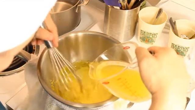 Hollandaise Part 2 (making the sauce) смотреть онлайн