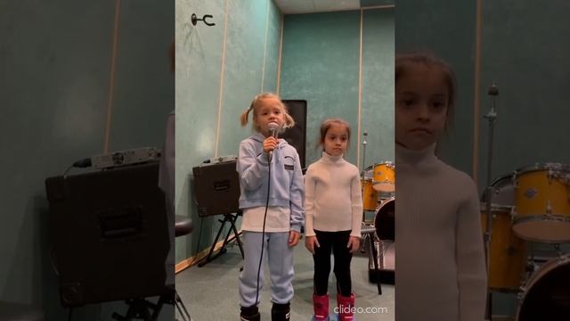 ДОЧКА ТИМАТИ И ШИШКОВОЙ поет новогоднюю песню! Инстаграм 10.12.2020