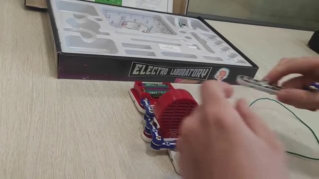 Електронний конструктор "Electro Laboratory. Radio" смотреть онлайн