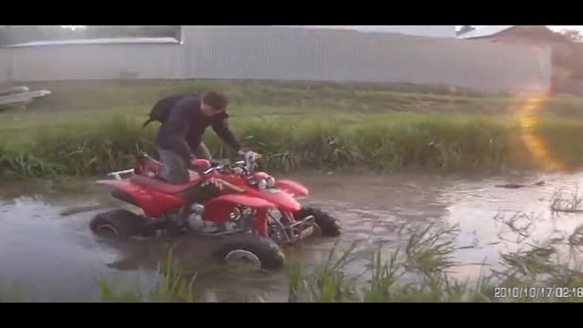 Попытка проезда через болото на квадроцикле. смотреть онлайн