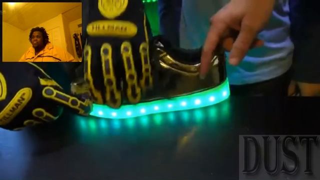DustDaRapper React: What's inside LED Shoes? смотреть онлайн