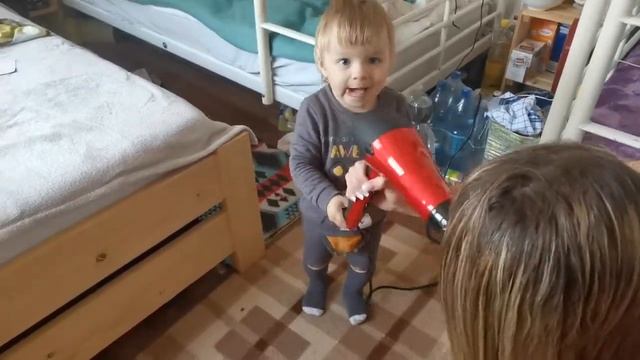 Даня учится сушить волосы 2022 смотреть онлайн