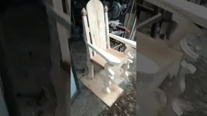 Стул-трон из сосны.