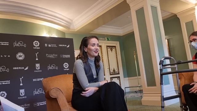 Natalia Oreiro with fans in Madrid, Premios Platino - 21.4.2023 смотреть онлайн