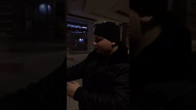 Злой охранник в одном из торговых центров Ростова! смотреть онлайн