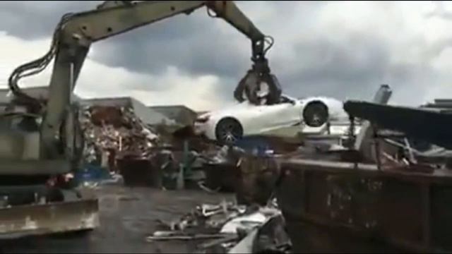 Ferrari 458 Spider blanche a été détruite sur ordre de la police anglaise смотреть онлайн