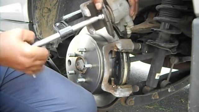 Replacing Rear brake-pads and Rotors on 2010 Subaru Forester, by Tamene смотреть онлайн