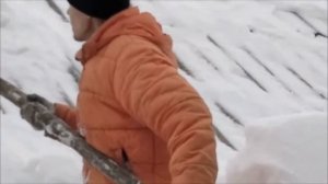 Снегорез ручной для уборки снега с крыши.