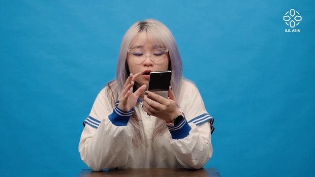 Samsung Galaxy Z Flip5 Review: Reimagined for Convenience and Style смотреть онлайн