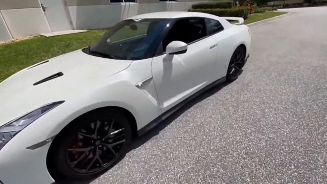 ?NISSAN GTR R35 | GODZILLA YA LLEGÓ? EL GTR MAS EXTREMO #URUCOCHES смотреть онлайн