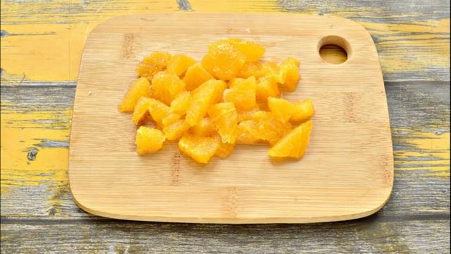 Аппетитный и простой в приготовлении крабовый салат с кукурузой и апельсином смотреть онлайн