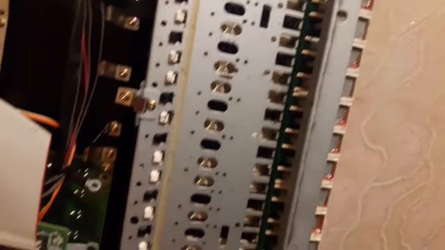 Roland XP80 keyboard replacing a key repair смотреть онлайн