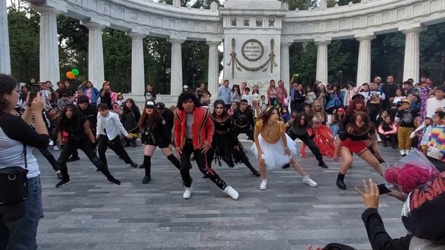 Thriller смотреть онлайн