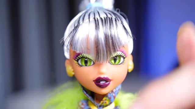 НЕПРИЯТНАЯ НАХОДКА в кукле Bratzillaz Sashabella Back To Magic 2013: обзор и распаковка смотреть онлайн