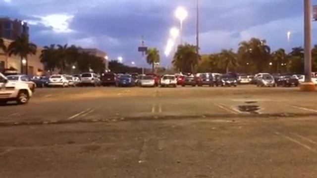 Plaza las Americas смотреть онлайн