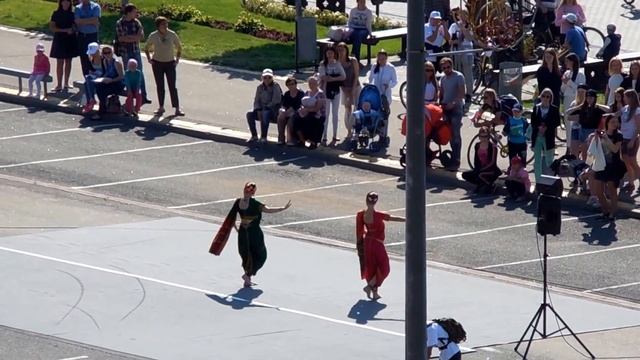 Ижевск. Выступление танцевального коллектива. День Государственного флага России смотреть онлайн